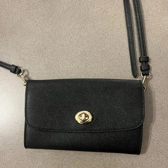 Coach Twist Lock - Picture 2 of 15